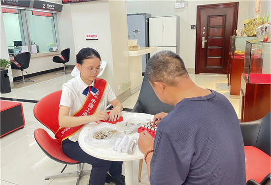 工行銅仁九龍支行：零錢兌換“小窗口”，金融服務(wù)“大溫度”