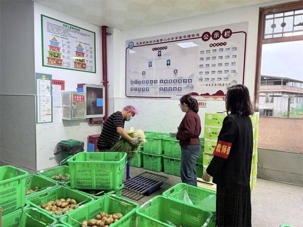 守护师生“舌尖上的安全”！玉屏二小严把食堂安全关