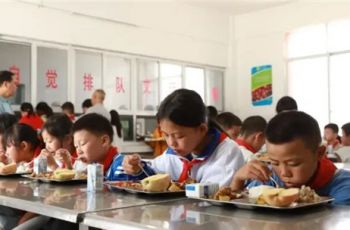 铜仁：让孩子们吃得好吃得放心