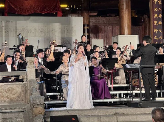 民族交響遇上重陽(yáng)溫情，昨晚銅仁這場(chǎng)文化盛宴浸潤(rùn)人心