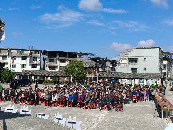 新华村重阳节别样“红”：传统仪式聚人心 长桌连心话振兴