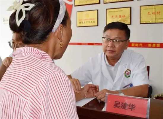 援松干部專家人才風采 | 吳建華：仁心書寫擔當 仁術(shù)守護安康