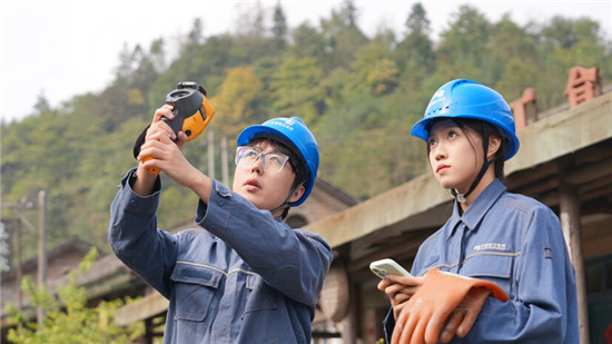 朱砂古镇迎峰度冬 万山供电局青春力量护航保电