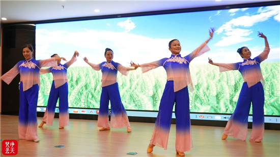 “邂逅芳华 情暖铜仁” 一场研学之旅为银龄生活注入活力