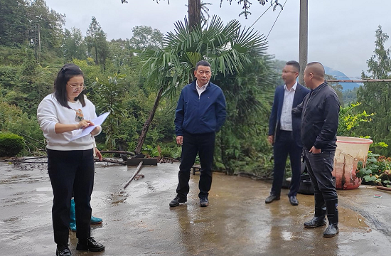 人保财险印江支公司:暴雨致灾 一线救灾护民生