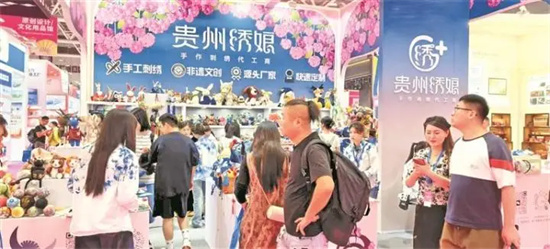 [学习贯彻党的二十届四中全会精神]看贵州绣娘如何绣出国际范