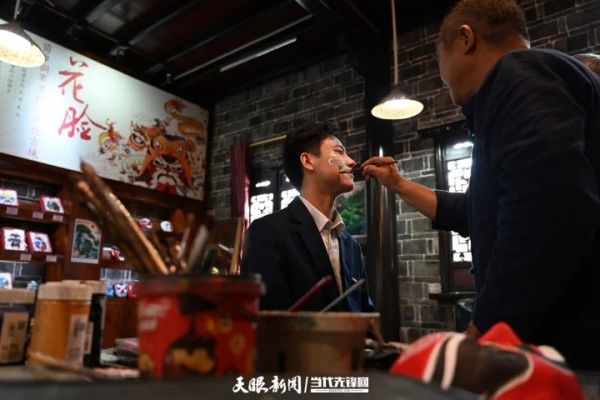 屯堡文化调研采风活动｜隆里“花脸龙” ：脸谱绘出千年热闹与传承