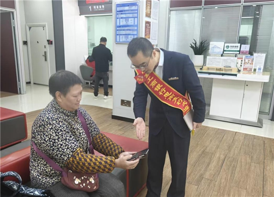 银发关怀在行动!工行铜仁思南支行创新服务守护幸福晚年