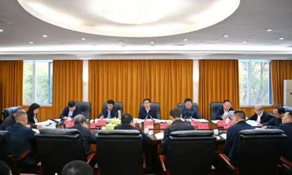 李作勋主持召开专题座谈会听取市“十五五”规划编制的意见建议
