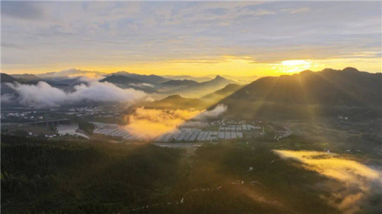 藏不住了!江口的日出才是顶级浪漫