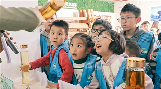 铜仁：创新开展“山茶油与气候探秘”亲子研学活动