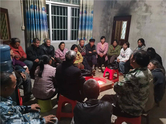 德江楠杆乡：“秋冬围炉”听民声 政策宣讲聚民心