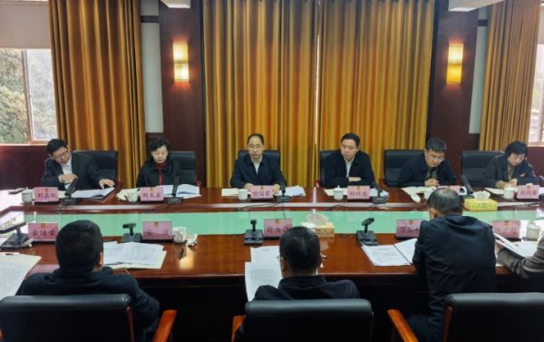 市政协党组召开会议传达贯彻市委三届十二次全会精神喻国君主持并讲话