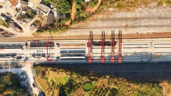 松萬(wàn)高速項(xiàng)目萬(wàn)山段加速推進(jìn)中