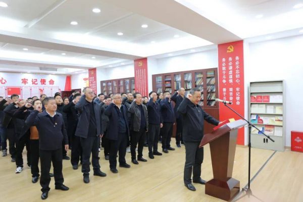 市人大常委會機(jī)關(guān)舉行憲法宣誓儀式