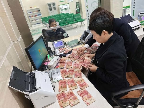 以心换“新” 思南农商银行为群众挽回残币损失