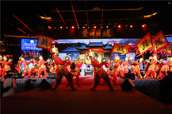 文化交融綻芳華：“村戲”舞臺上的中華民族共同體意識