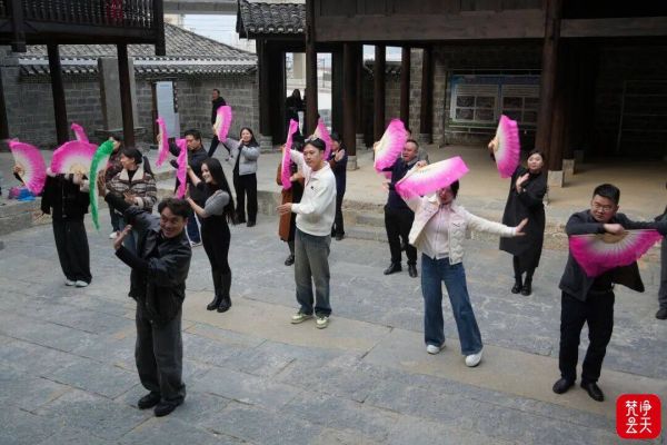 銅仁市“創(chuàng)見”大會采風團走進思南