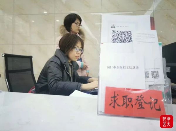 社区建厂 家门就业 万山以产业助力搬迁群众就业