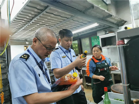 铜仁市市场监督管理局：全力守护群众“舌尖上的安全”