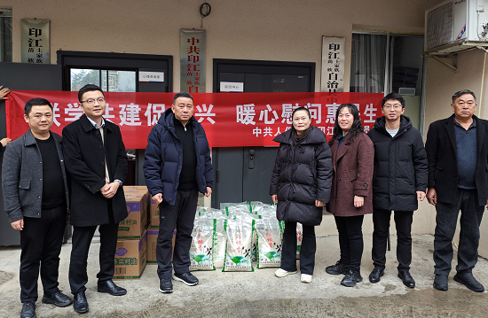 人保财险铜仁印江支公司：联学共建促振兴 暖心慰问惠民生