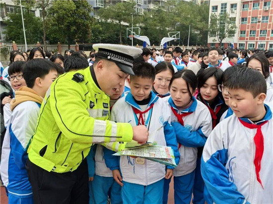 “警”叮安全，讲好寒假前的“最后一课”