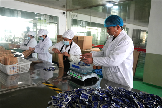 思南：企业赶制年货 力争“开门红”