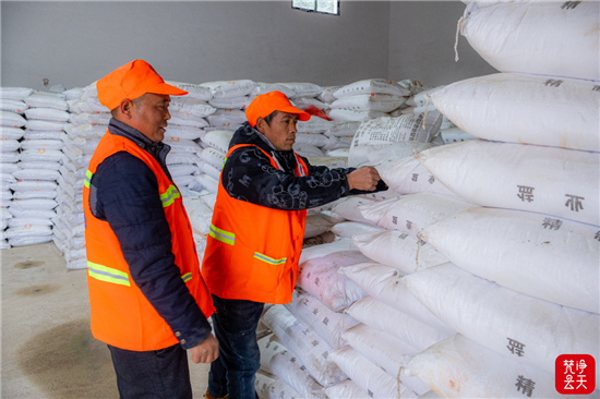 万山战寒潮:物资充足电力稳 筑牢民生安全墙