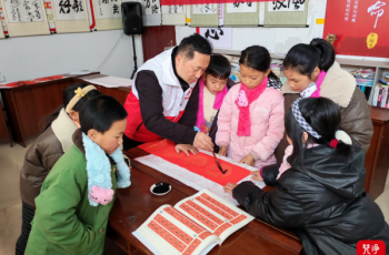 松桃：翰墨飘香润童心 文艺汇演迎新春