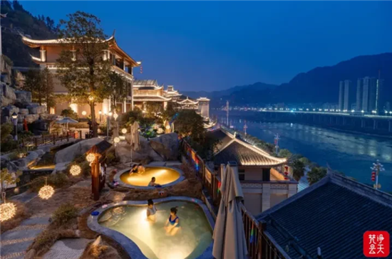 铜仁特色冬游：山泉冰火交响