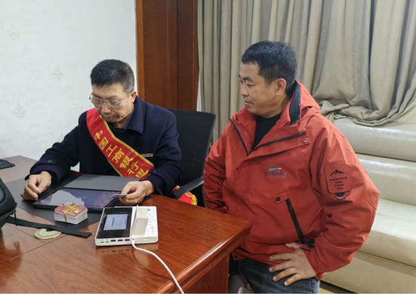 暖心服务进工地！工行铜仁思南支行为农民工送上“新春金融礼包”