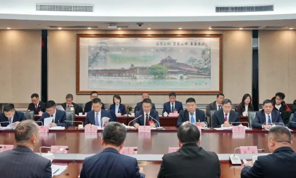 史麒麟参加石阡代表团审议 