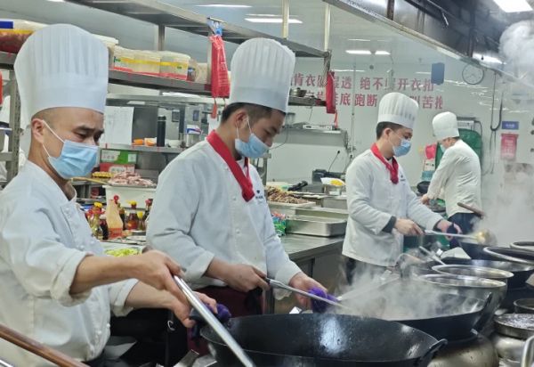 【网络中国节·春节】万山年夜饭预订持续升温