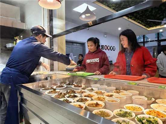 【新春走基层】 碧江:一餐热饭暖桑榆 小小食堂惠民生