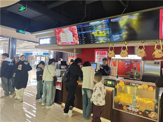 【网络中国节·春节】观影热、手作潮点亮市民假日文化生活