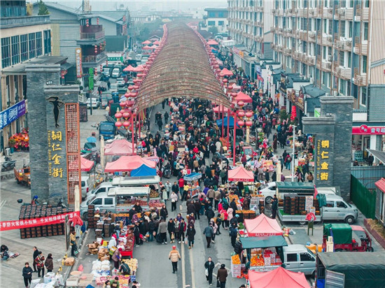 【网络中国节·春节】万山这个集市“潮味”十足!