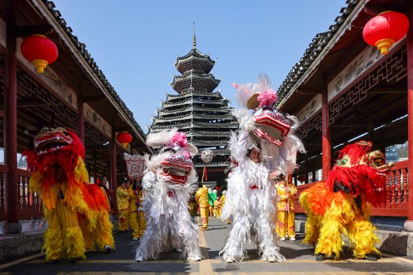 玉屏:民俗巡游闹新春