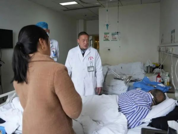 春节我在岗丨坚守“医”线守护团圆