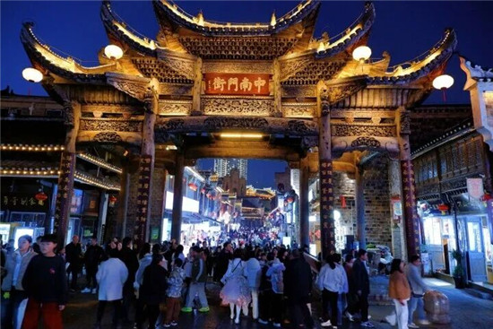 【新春走基层】铜仁夜经济点燃新春烟火气