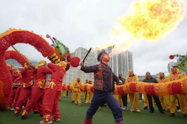 【新春走基层】石阡：“仡佬毛龙”闹新春