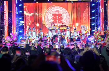 非遗焕彩 灯耀古城！中南门之夜燃动新春