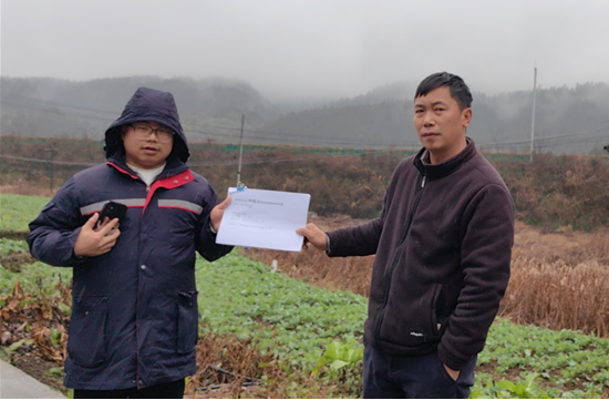 人保财险铜仁松桃支公司：寒冬暖服务  农险护万家