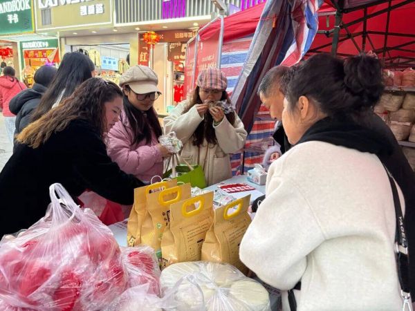 【网络中国节·元宵 】来碧江步行街,品尝铜仁好味道