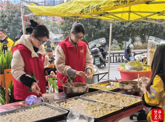 暖心！共青团铜仁市委邀外卖女骑手共庆 “三八” 佳节