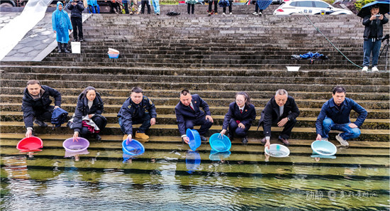 沿河：10万尾鱼苗乌江安“新家”