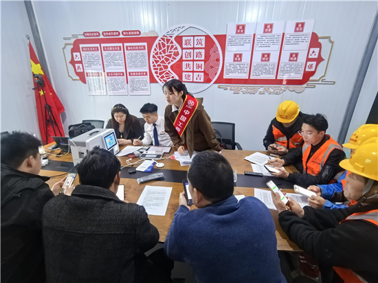 工行铜仁梵净山支行:把柜台“搬”进工棚 让服务“暖”到心坎