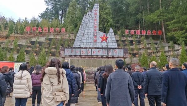 铜仁市委党校组织培训学员赴困牛山开展红色教育实践活动