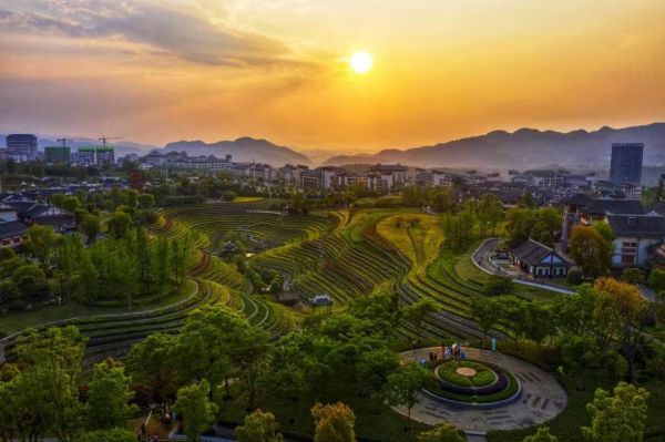 殷殷嘱托润黔山|从底色到底气的“绿色作为”