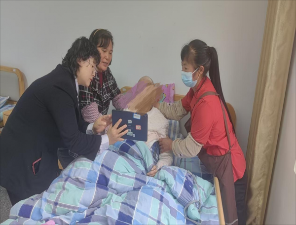 暖心服务零距离 金融敬老暖人心——印江农商银行为行动不便老人提供上门业务