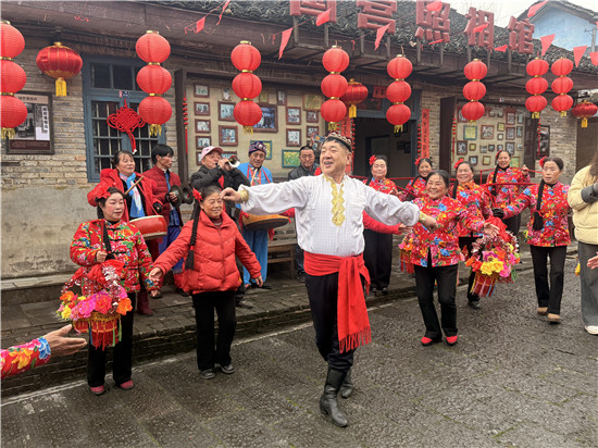 万山：不卖资源卖风景 千年丹都涌春潮